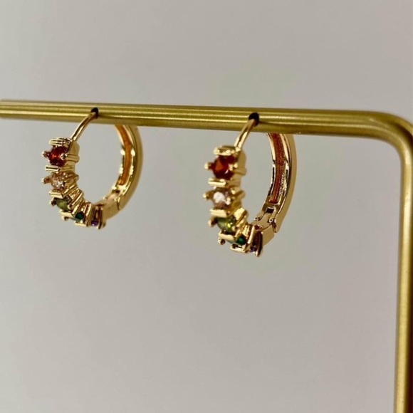Beautiful Pair of High Quality Gold Plated French
Colorful Hop Earrings - Picture 1 of 3
